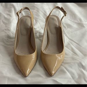 Kenneth Cole New York tan pumps size 8